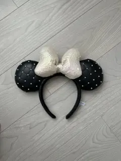 ディズニー　ミニーカチューシャ 黒と白のリボン