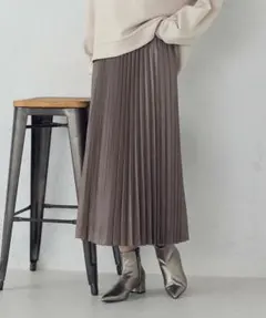 コムサモデルズ　エンボス加工プリーツスカート　モカブラウン