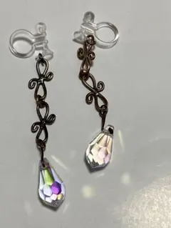 クリスタルビーズ ドロップ型イヤリング