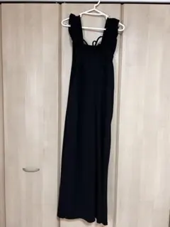 フリル付きブラックロングドレス