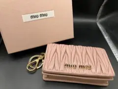 良品✨ミュウミュウ マテラッセ レザー AirPodsケース ピンク - メルカリ