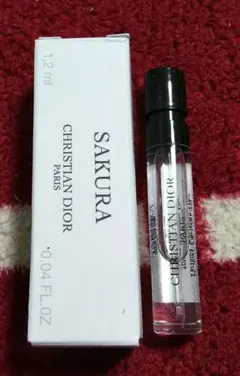 Dior サクラ オードゥ パルファン ディオールのサムネイル