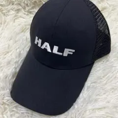 HALF メッシュキャップ ブラック 白刺繍ロゴ