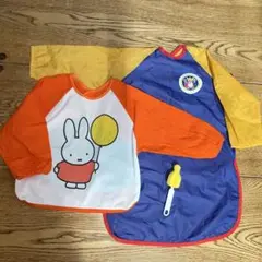 食事用エプロン２枚と哺乳瓶の乳首洗い一本