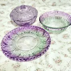 紫と緑のガラス製菓子入れと皿セット