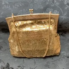 Item thumbnail for item f46b78e7-e5be-469c-be51-a3ab93499c68