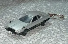 KDR30　日産スカイライン　カスタムキーホルダー　ナンバー付き　シルバー