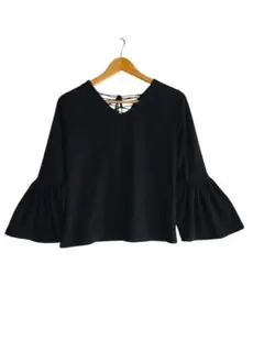 黒いフレア袖長袖トップス