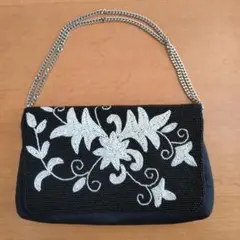 ビーズ刺繍の黒パーティーバッグ