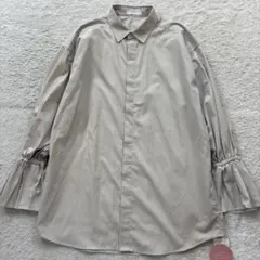 未使用タグ付き✨emmi ベルスリーブシャツのサムネイル