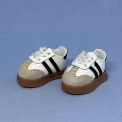 オビツ11 ガムソールスニーカー　ホワイト×ベージュ　1299円