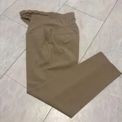 美品【ユニクロ　マタニティ用ストレートパンツ】ベージュ　Mサイズのサムネイル
