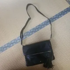 黒 レザー ショルダーバッグ フリンジ付き　Anya Hindmarch