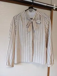 【美品】ストライプ リボン付き長袖ブラウス　うすいベージュ テチチ