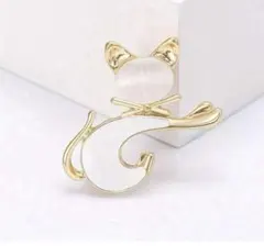 新品☆ブローチ　猫　ねこ　白いネコ