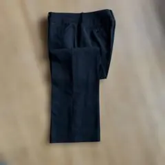 黒のパンツ