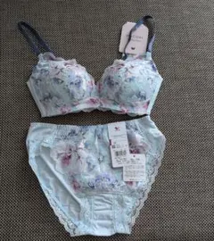 ワコール　SUHADAONEブラジャーショーツセットのサムネイル
