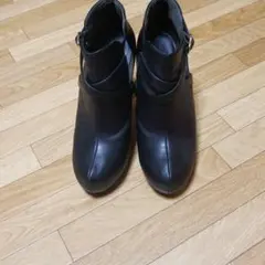 ショートブーツ　 ヒール 10センチ以上 黒のショートブーツ
