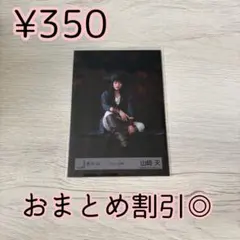 櫻坂46 生写真　山﨑天　パイレーツ衣装　座りのサムネイル