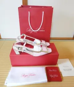 2026年最新】ROGER VIVIER パンプスの人気アイテム - メルカリ