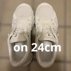 on スニーカー　24cm ほぼ未使用のサムネイル