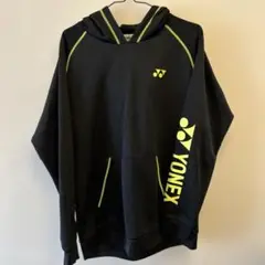 YONEX フード付き黒パーカー