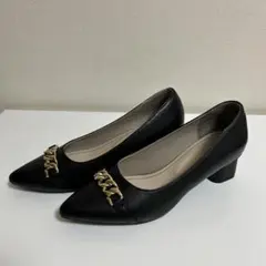 ブラックパンプス ゴールドチェーン