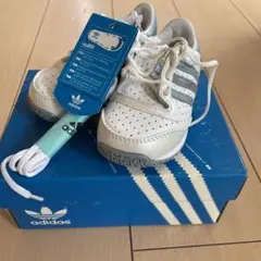 adidasスニーカー