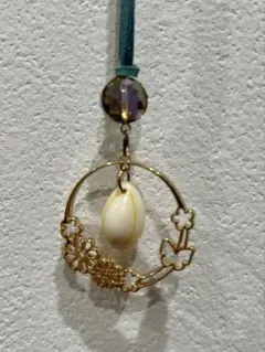 花と蝶のネックレス