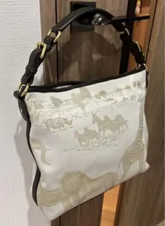 Item thumbnail for item ae06edb0-0480-41f7-b4e9-9da0e14feb47