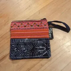 【ベトナム北部より】indigo cat 刺繍ポーチ 小型