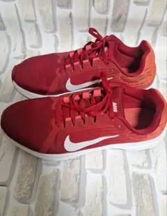 ナイキNIKEランニングシューズ 軽量スマートグラデ赤オレンジ27cmスニーカー