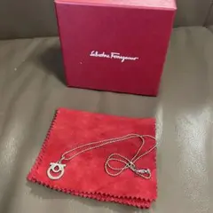 フェラガモ　ネックレス　未使用品