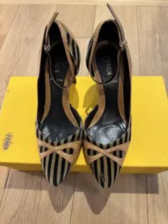 FENDI ストライプ柄 パンプス 34サイズのサムネイル