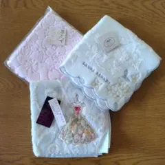 タオルハンカチ３枚　インターモード水色、ローラアシュレイ水色、桜の刺繍ピンク