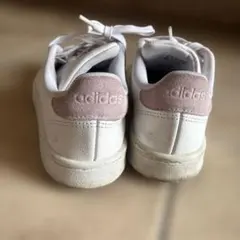adidas ホワイト/ピンク スニーカー　23.5のサムネイル