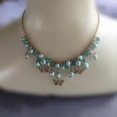 素敵な水色パールの蝶モチーフネックレス　社交ダンス　パーティ　ステージに