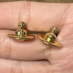 Vivienne Westwood 半球ピアス