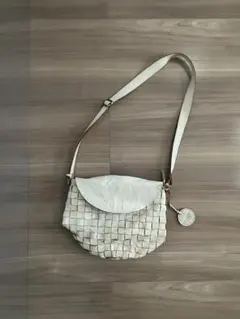 sarai 編み込みデザイン ホワイトレザーショルダーバッグ