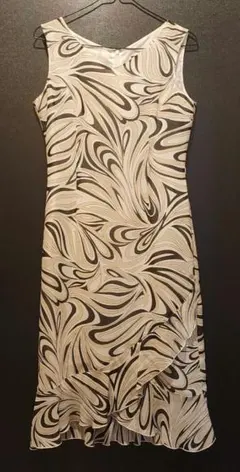 Krone ノースリーブひざ丈ワンピース