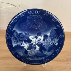 新品未使用 美品 ディズニー　2001年　プレート(装飾絵皿) イヤープレート
