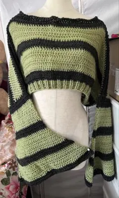 ショート丈　ニットセーター　フレア袖　グリーンボーダー　襟ぐり広い　XLサイズ