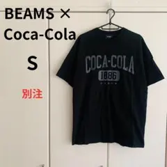 BEAMS × Coca-Cola 別注 カレッジ ロゴ ルーズ　Tシャツ　半袖のサムネイル