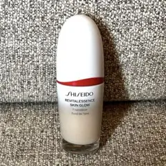 SHISEIDO エッセンス スキングロウ ファンデーション 220
