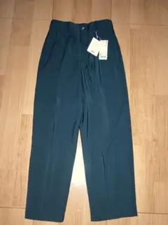 HANA TAJIMA タックテーパード　アンクルパンツ