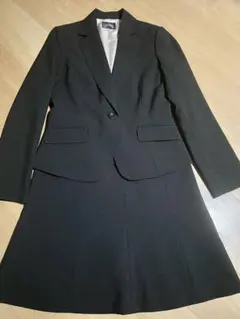 黒のスーツセット（ジャケット＆スカート）　９号