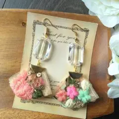 ヴィンテージ　刺繍リボン　クリアビーズ　イヤリング　ピアス　個性的　ピンク