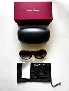 Salvatore Ferragamo ブラウン サングラス　LUXOTTICNのサムネイル