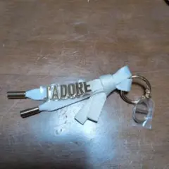 【新品】クリスチャンディオール リボン付きホワイトキーホルダーノベルティ