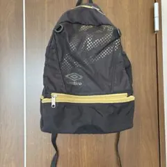 umbro バックパック 黒/ゴールド　子供用